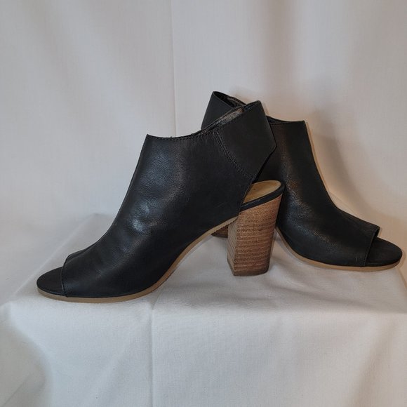 Nine West Peep-toe/heel bootie style Black - Size 7M - Leather - 3.5" heel - Picture 3 of 5